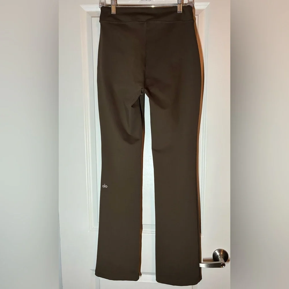 ALO Yoga | Airbrush High-Waist Flutter Legging in Brown Size Medium
